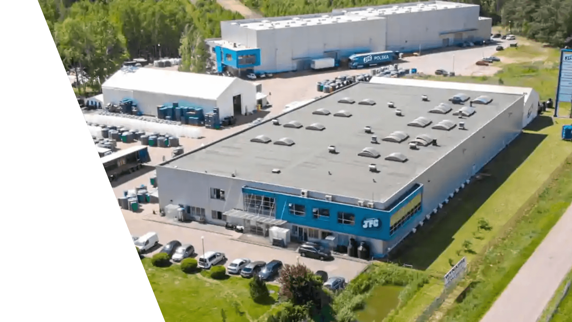 JFC Polska - zdjęcie hali produkcyjnej About